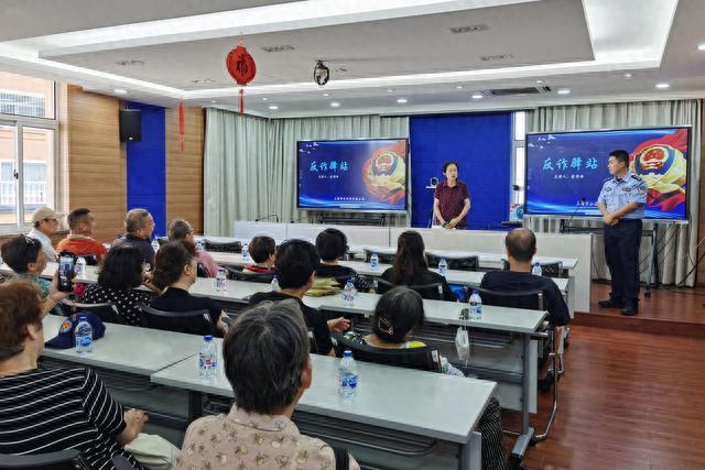 七旬阿婆遭遇假冒客服诈骗，转账之际幸遇民警及时劝阻