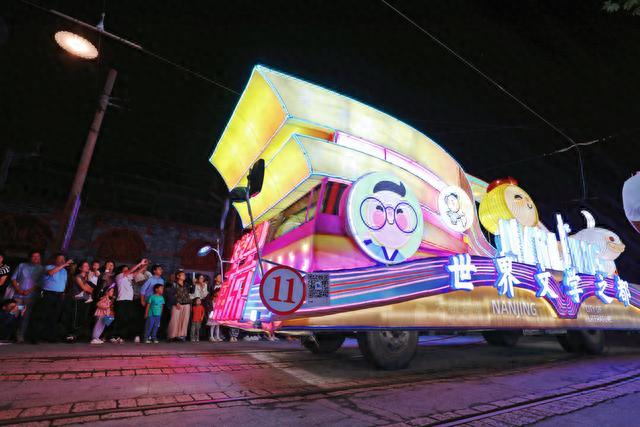 花车巡展首次亮相上海影视乐园，上海之根文化旅游节正式启动