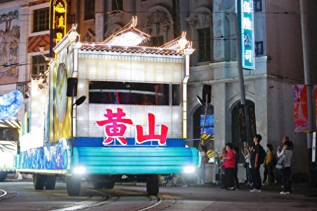 花车巡展首次亮相上海影视乐园，上海之根文化旅游节正式启动