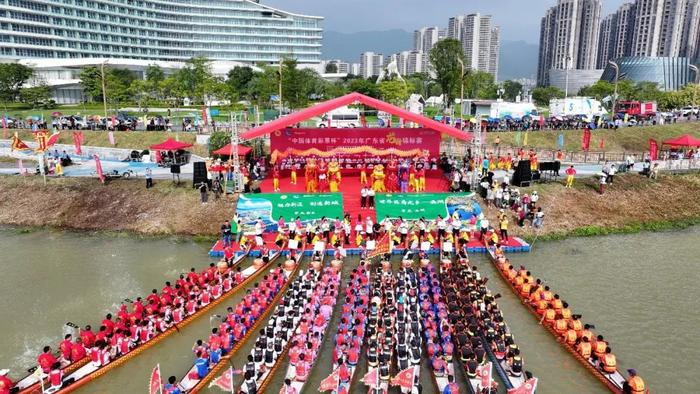 群舟竞渡，逐浪争先！今天，这场省龙舟锦标赛在肇庆新区举行→