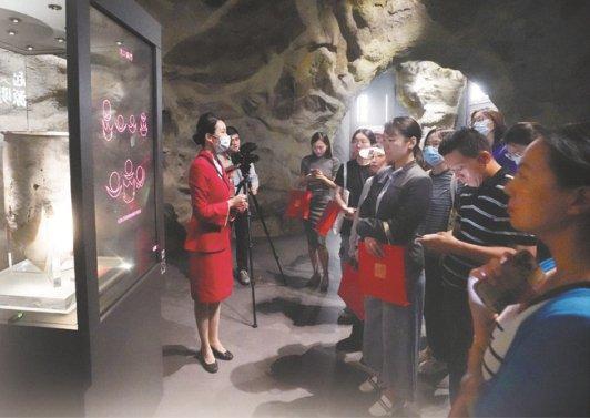 中国考古博物馆开馆 6000余件展品均为考古一线出土实物真品和馆藏珍贵古籍文献资料 3600年前中国龙是这样演化的