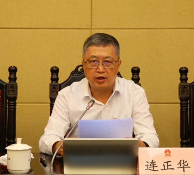 嘉定区七届人大常委会举行第十三次会议，决定任命丁炯炯为嘉定区人民政府副区长
