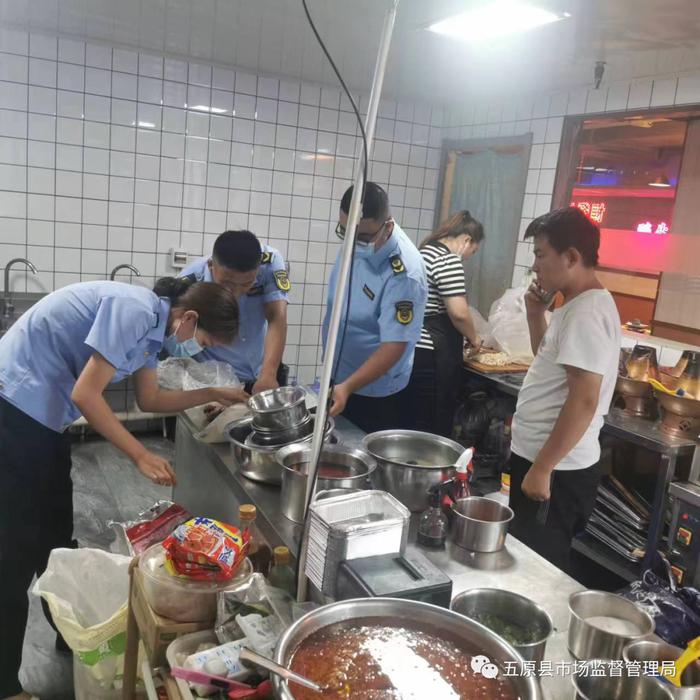 内蒙古五原县市场监管局开展夜市摊点食品安全专项检查