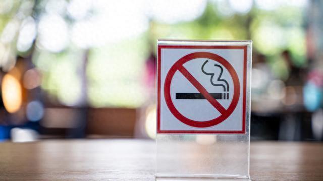 复旦大学健康传播研究所最新报告：九成公众期望全国爱卫条例规定室内全面禁烟