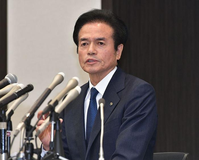 · 兼重宏行。