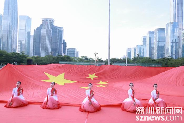 深港澳青少年同升国旗 庆祝中华人民共和国成立74周年