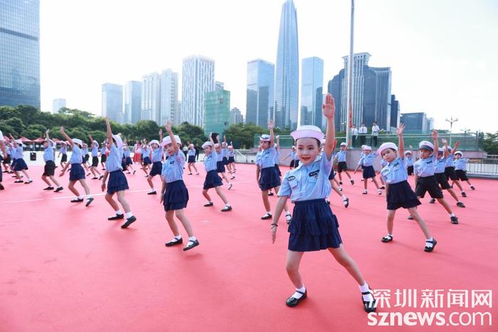 深港澳青少年同升国旗 庆祝中华人民共和国成立74周年