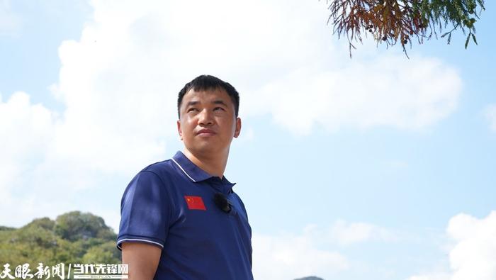辣子树小学校长、体育老师肖选。贵州日报天眼新闻记者 陈祖嘉 摄