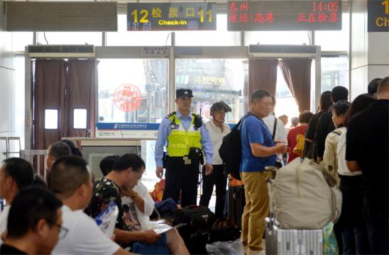 上海长途客运南站迎出城高峰 出发高峰还将持续到明日