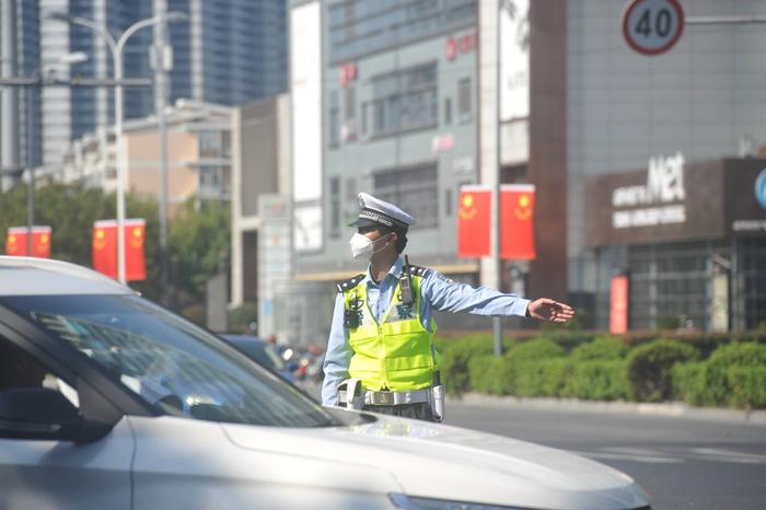 “一点一方案”普陀警方启动高等级勤务 全力护航中秋、国庆假期城市运行安全稳定