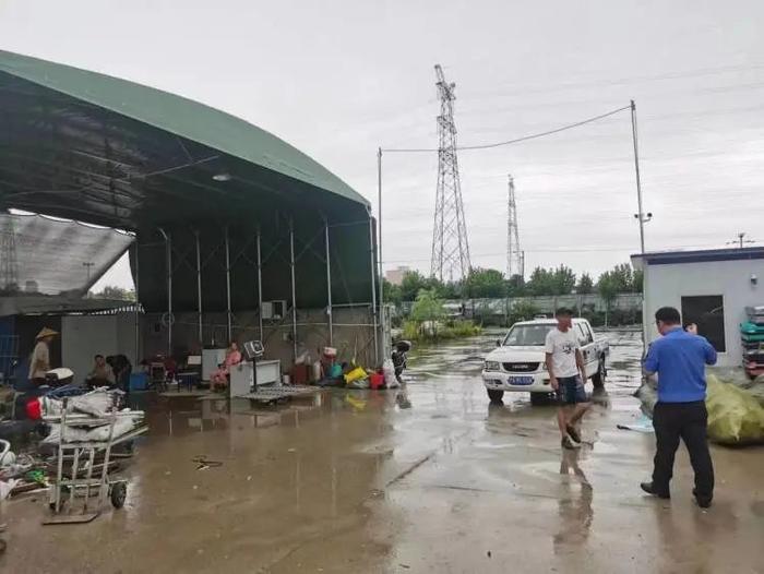 雷霆出击不手软！桃浦镇依法取缔一违规废品回收站