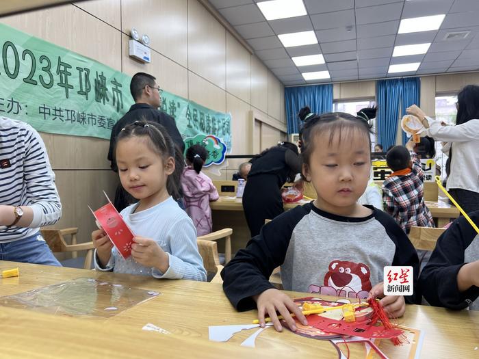 图书馆里过中秋 体验传统文化魅力——邛崃市图书馆开展“我们的节日.中秋”主题活动