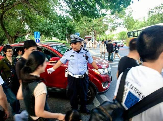 警探号｜北京警方多措并举守护颐和园等景区游览秩序