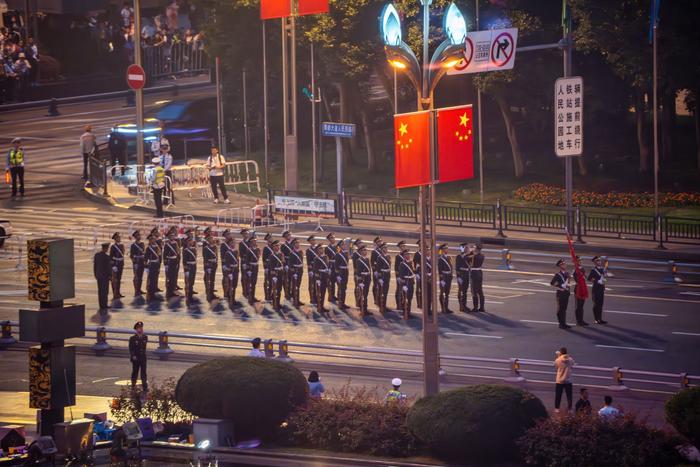 到成都街头走一走 “摄”享万千气象㉖丨天府广场升旗仪式