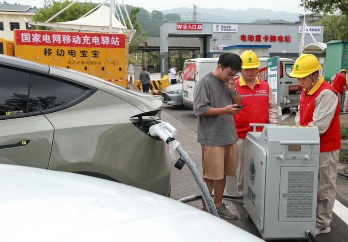 国庆我在岗｜移动电源车+移动充电桩 重庆多举措服务“双节”绿色出行