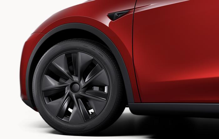 Model Y“加量不加价”  新增多色氛围灯，后轮驱动版加速性能提升