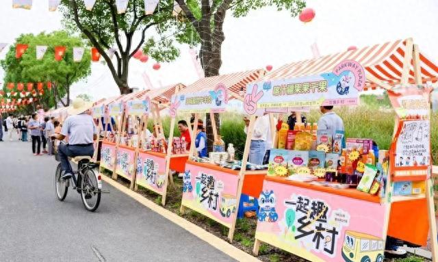 产品介绍、美食试吃……第五届宝山花艺节暨对口帮扶地区农特产品展销会火热进行中