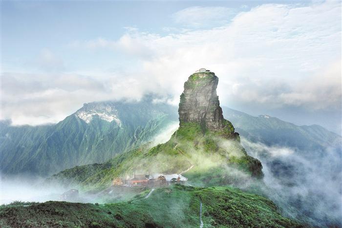 “品鉴茅台·醉美贵州”酒旅联动专项活动—— 金秋黔贵风日好 美酒美景醉游人