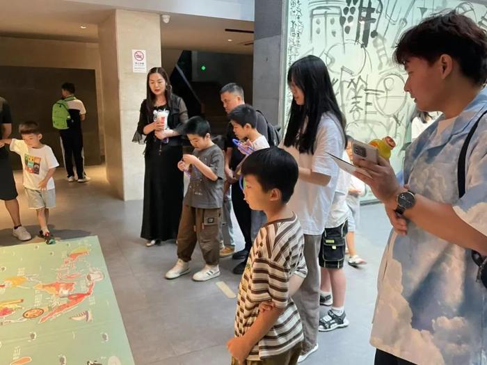 韩美林艺术馆推出玩转艺术人文体验，交织“双节”欢庆图景