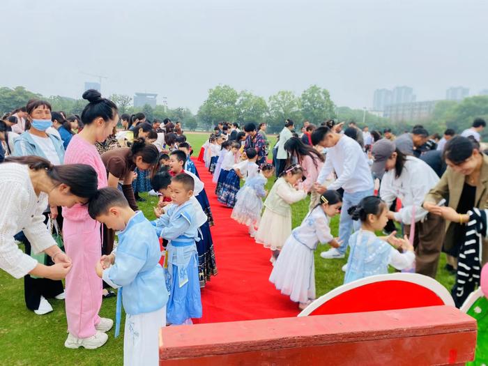 “穿越时空 梦回唐朝”——阜南县这家幼儿园的亲子活动有创意