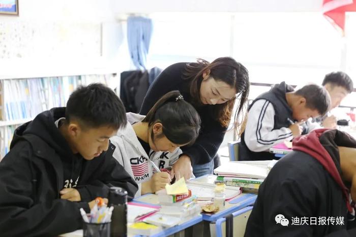 【建设社会主义现代化新迪庆一日一播报】让农牧民家庭学生享受更有温度的教育——州藏文中学集中办学记