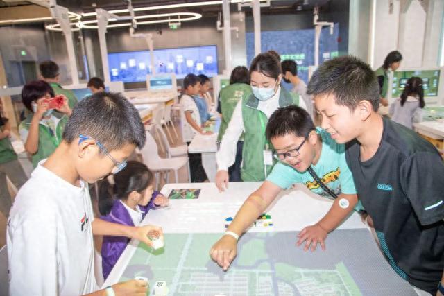 上海城市规划展示馆长假期间城市实验室专场广受市民欢迎
