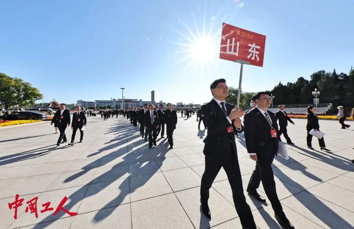 夜影像| 速存！工会十八大开幕式现场多图来袭，快来寻找中国工人镜头里的代表身影