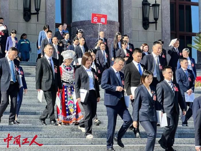 夜影像| 速存！工会十八大开幕式现场多图来袭，快来寻找中国工人镜头里的代表身影