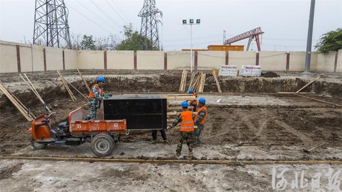 河北霸州：加快修复重建水毁电力设施