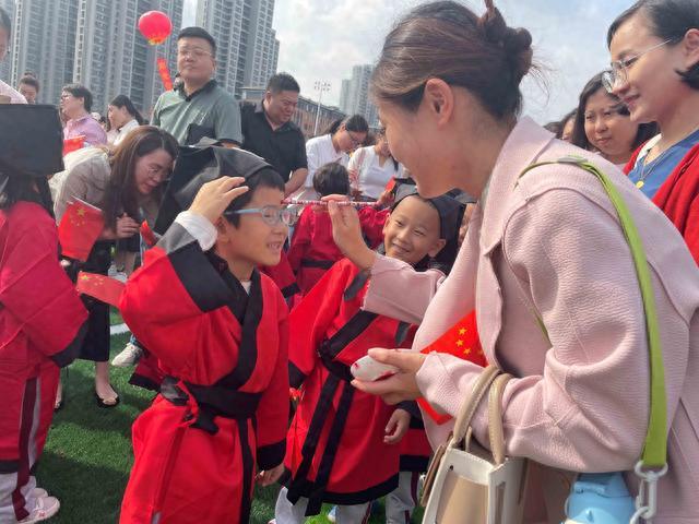 青岛高新区文典路学校：开笔启蒙，慧悦人生