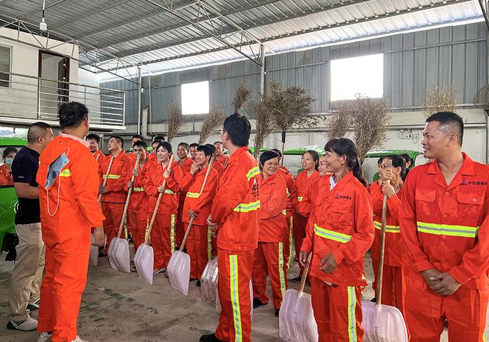 南宁中心顺利进驻南宁市青秀区小街小巷和城中村环卫保洁项目