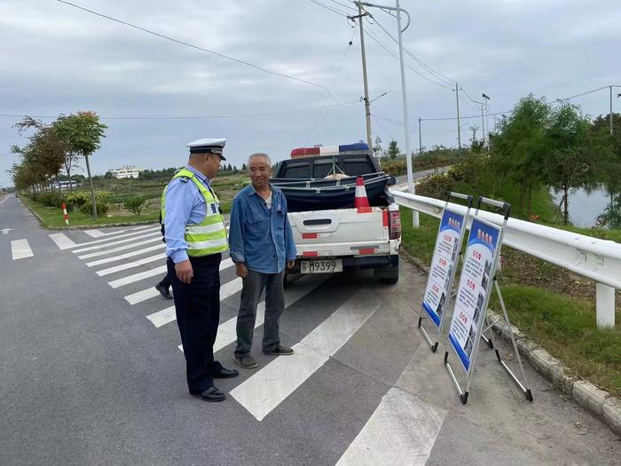 泰兴交警四项措施抓好秋季农村道路事故预防工作