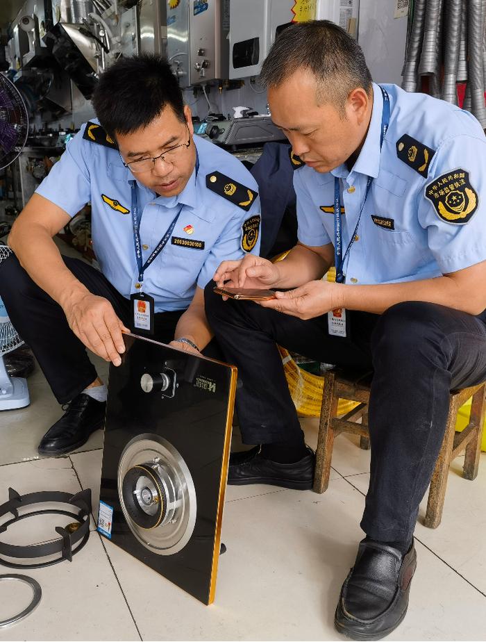 广西桂林市市场监管局突击检查“灶管阀”产品