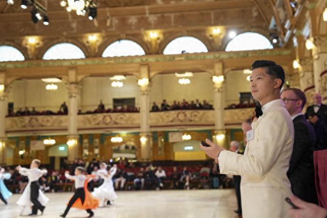 “黄浦十大杰出青年”周吉天：英国黑池舞蹈节首位中国裁判