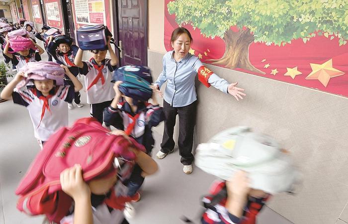 邯山区实验中学小学部开展“防灾减灾”安全教育活动