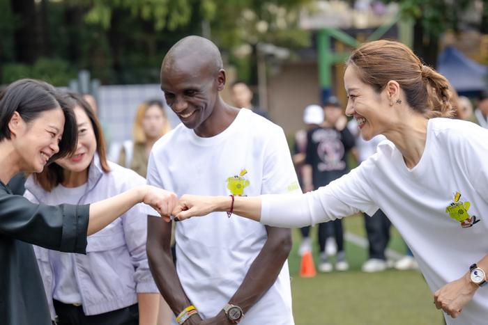 马拉松之王基普乔格在上海推广环保理念：回收旧鞋保护环境，巴黎奥运志在夺金