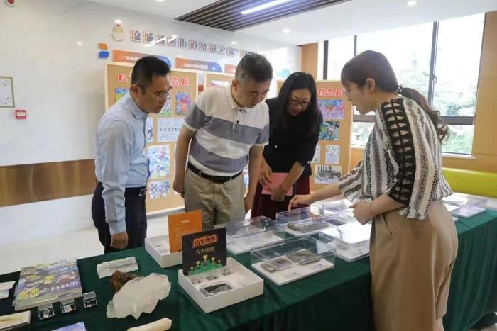 凉城新村街道社区学校获颁“儿童科普创新实践基地”