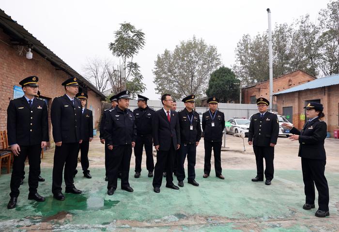 液体罐车非法跨省转运废机油 “利剑治污”联合检查组及时查处