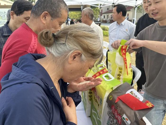 刚上市的大米有多香？优质粮油进入杨浦社区，还有“干货”科普