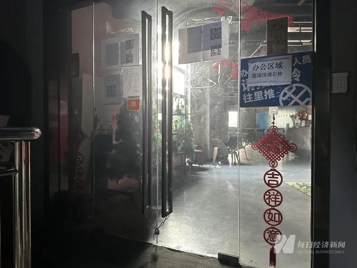 太突然！上海一大型培训机构爆雷：老板称把车房全都卖掉了，总部空无一人，有员工社保断缴13个月！多位家长：难以置信