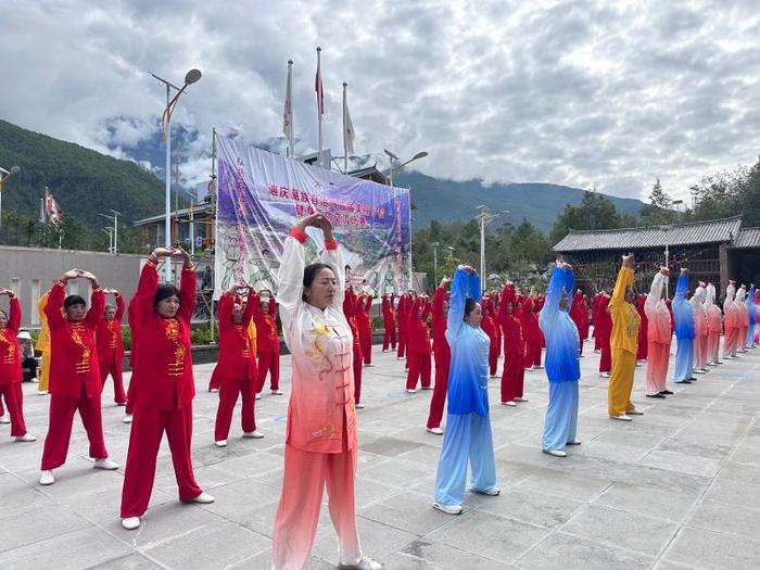 迪庆藏族自治州首届美丽乡村健身气功交流比赛在香格里拉市金江镇兴隆村红色研学基地开赛