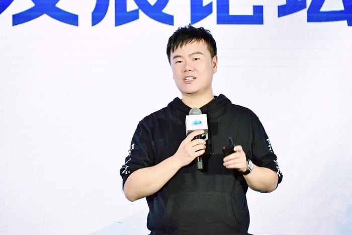 (百度集团资深副总裁、百度移动生态事业群组总经理何俊杰)