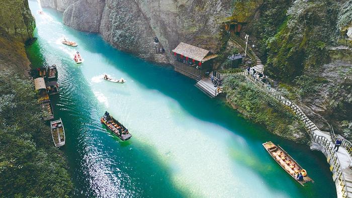 湖北省恩施土家族苗族自治州鹤峰县屏山旅游景区美如画卷