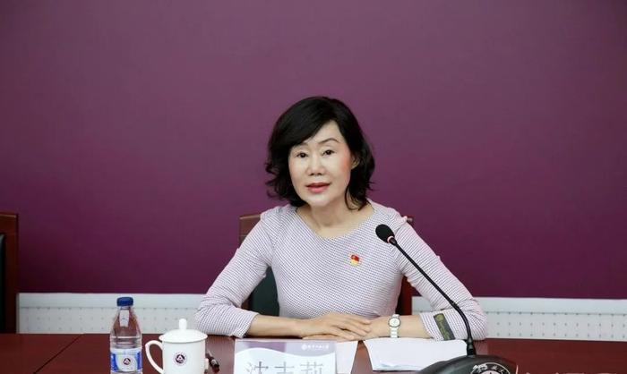 70后女官员被双开，曾“违规接受美容活动安排”