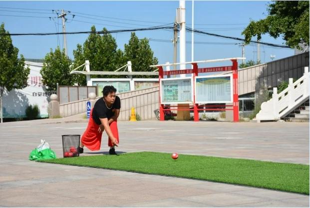 莱州市文峰路街道府林社区成立老年人体育协会并举办高智尔球比赛