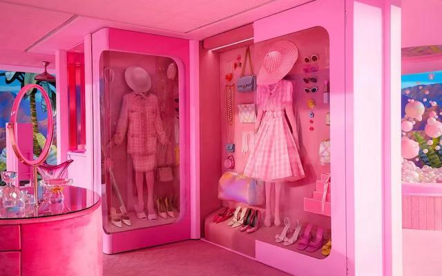 芭比娃娃65周年展明年开幕，首度聚焦半个世纪的设计演变史