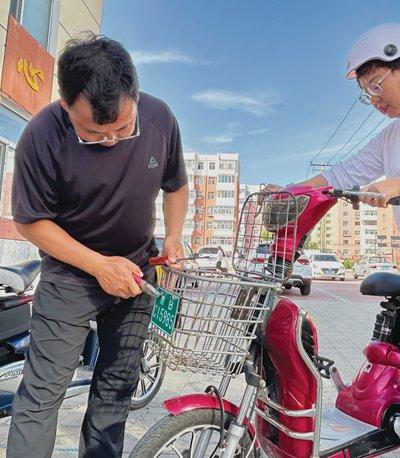 齐齐哈尔：电动车牌照更换业务有序进行