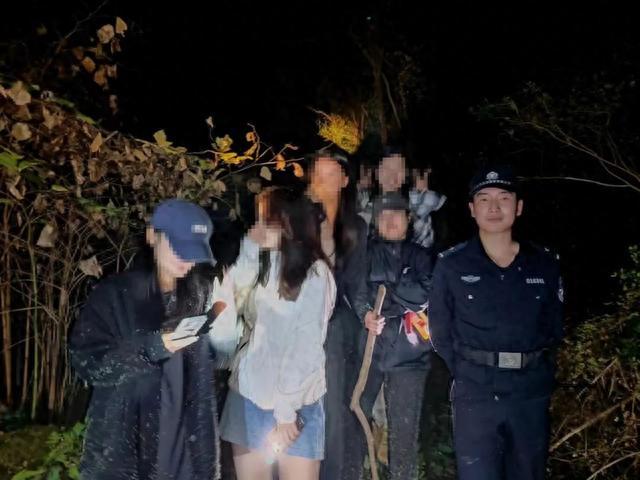 事发长沙！5名女生跟着网上攻略爬山，误入深山被困7小时