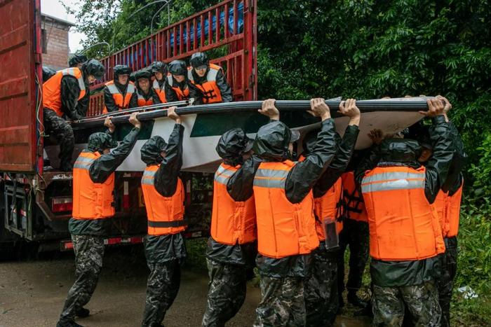 台风“三巴”侵袭北海！武警官兵奋战“洪魔”