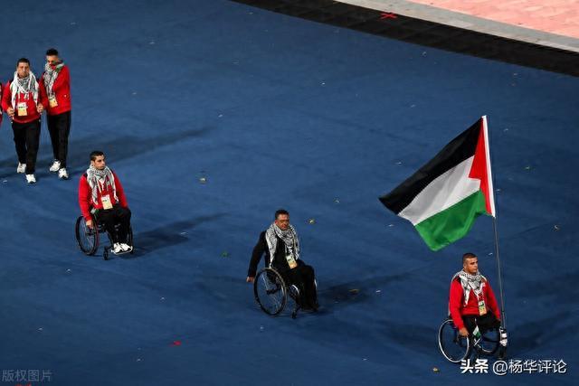 泪目！五名巴勒斯坦运动员向观众挥手致意，感谢中国人民正义支持